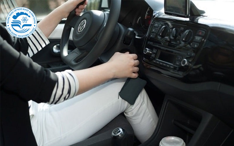 Những lỗi phổ biến nhất của phụ nữ khi lái xe ô tô